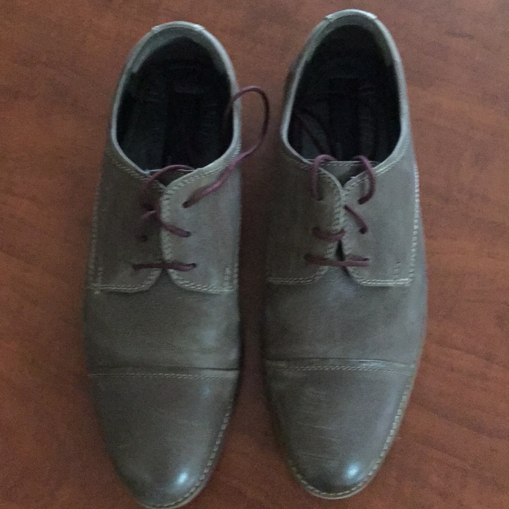 Joseph Abboud Collection, Men’s size 10 shoes.